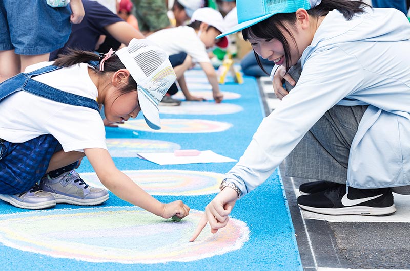 佐賀大学芸術地域デザイン学部の学生さんたちもボランティア参加